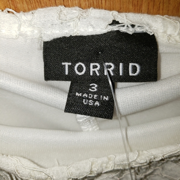 NWT Torrid Cold Shoulder Lace Top 3 - Picture 3 of 6